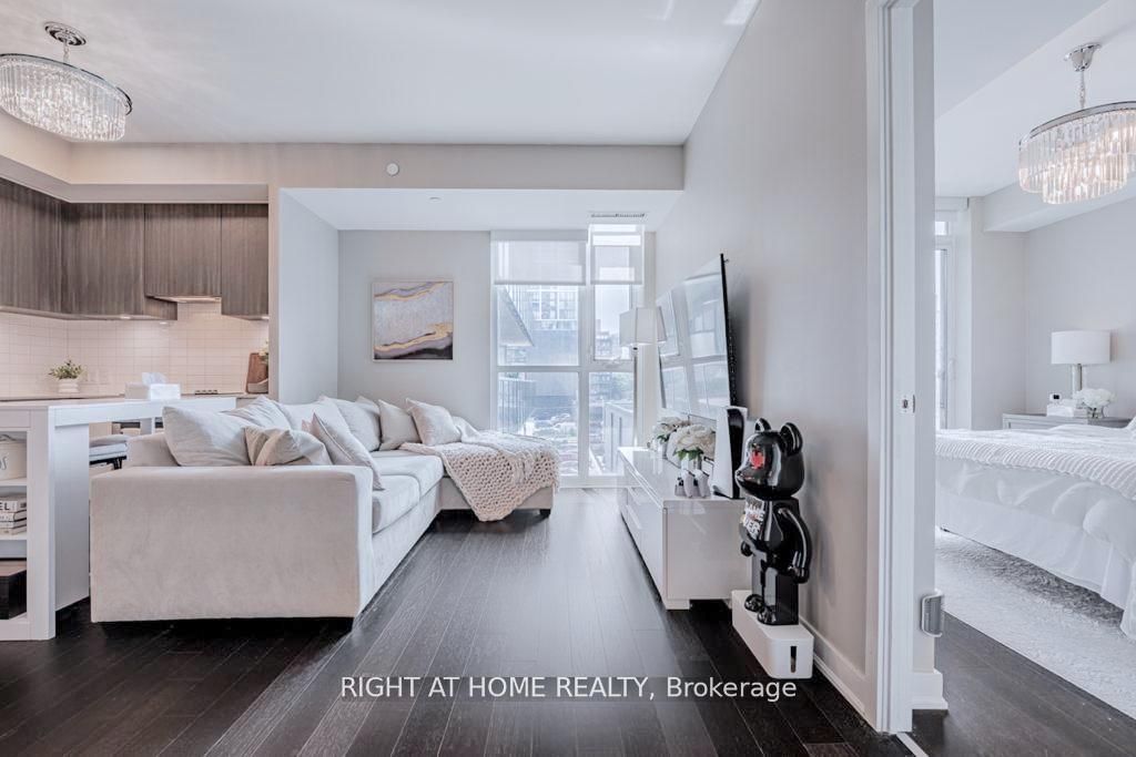 120 Parliament St, #405