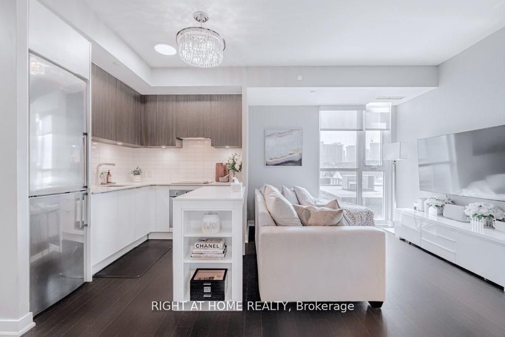 120 Parliament St, #405