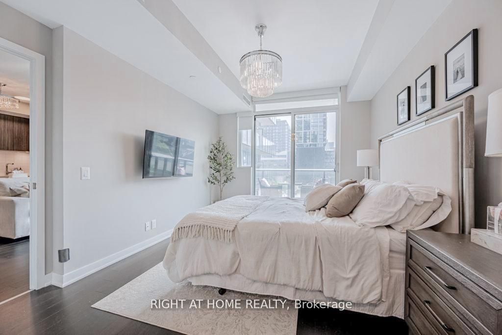 120 Parliament St, #405