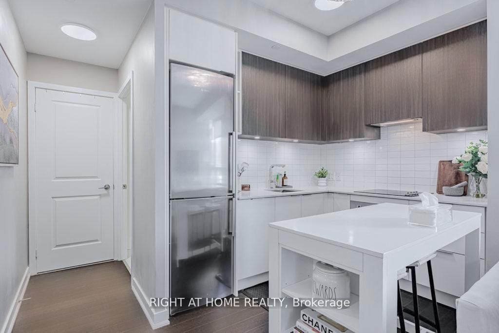 120 Parliament St, #405