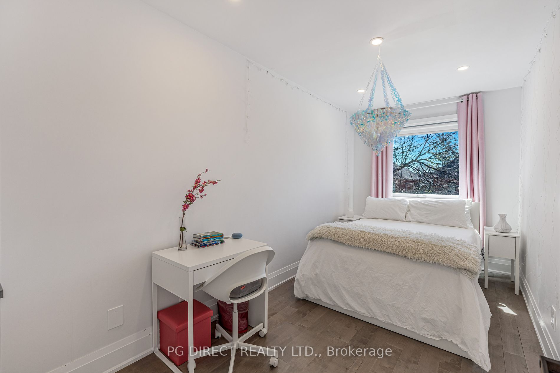 86 Castlefield Ave