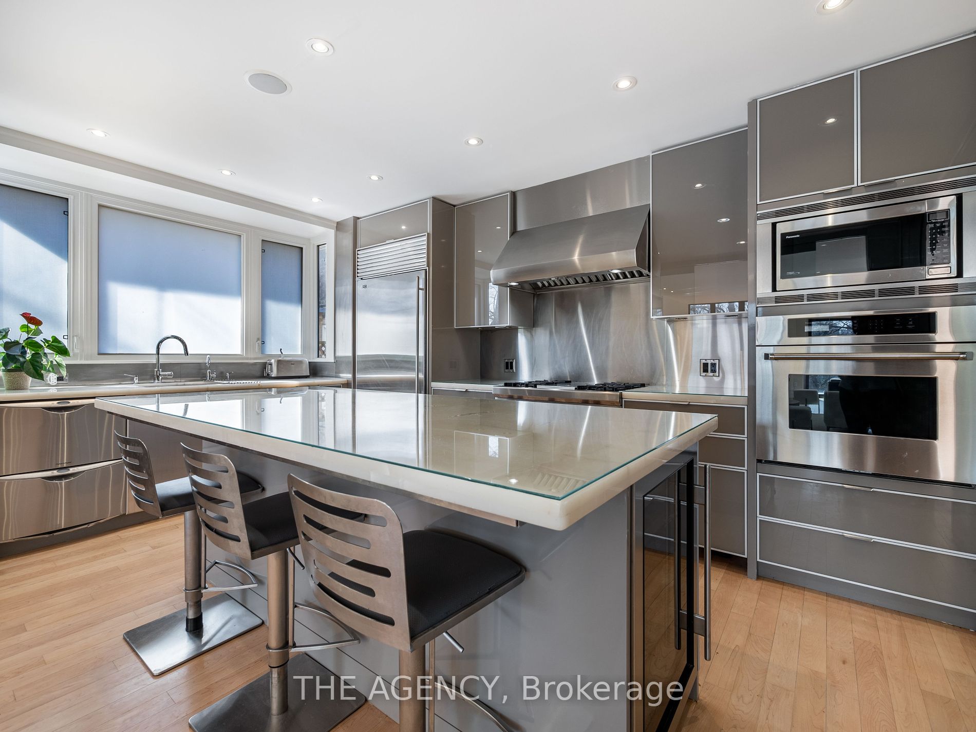 7 Douglas Crescent