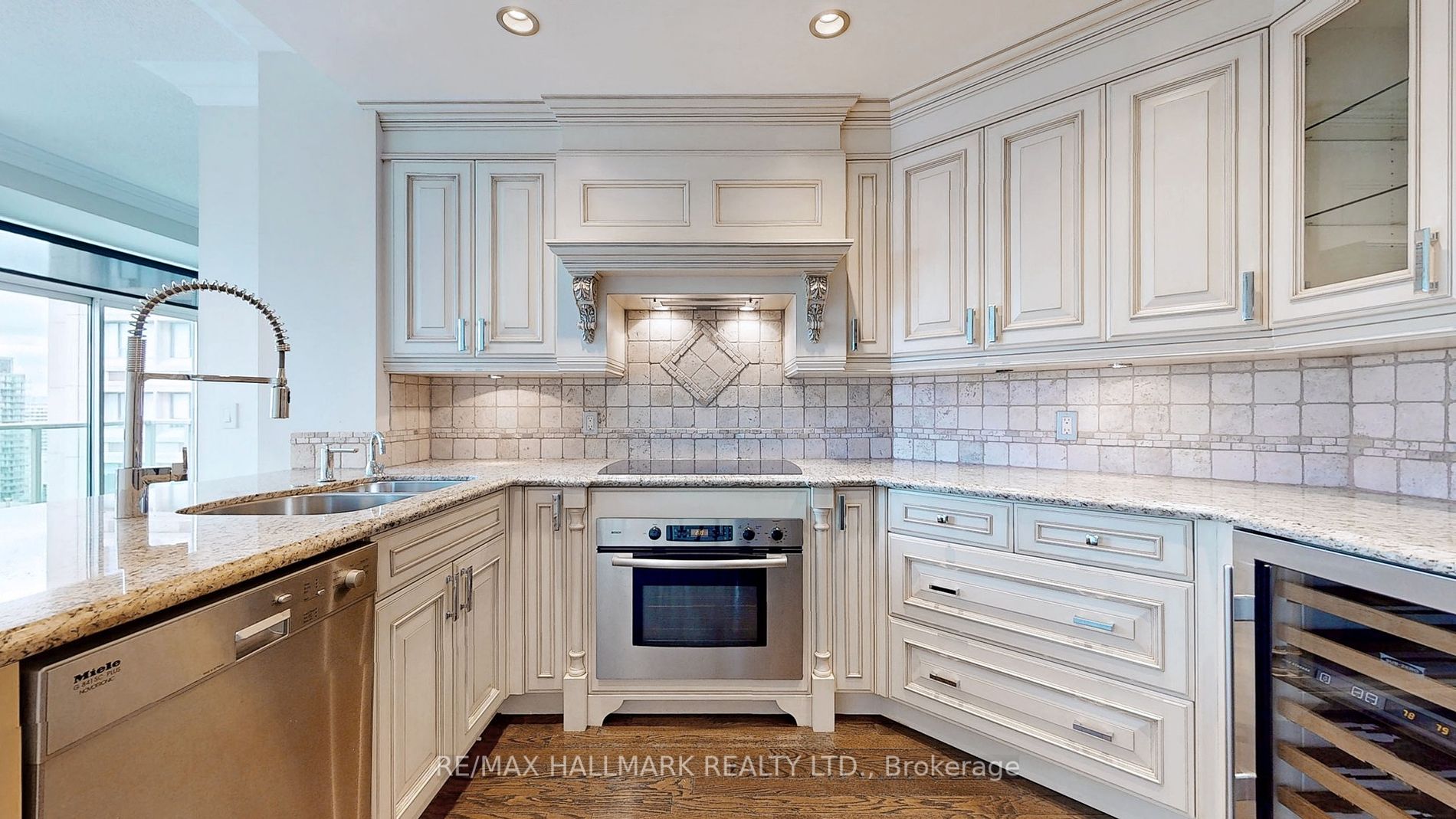 8 Park Rd, #3710