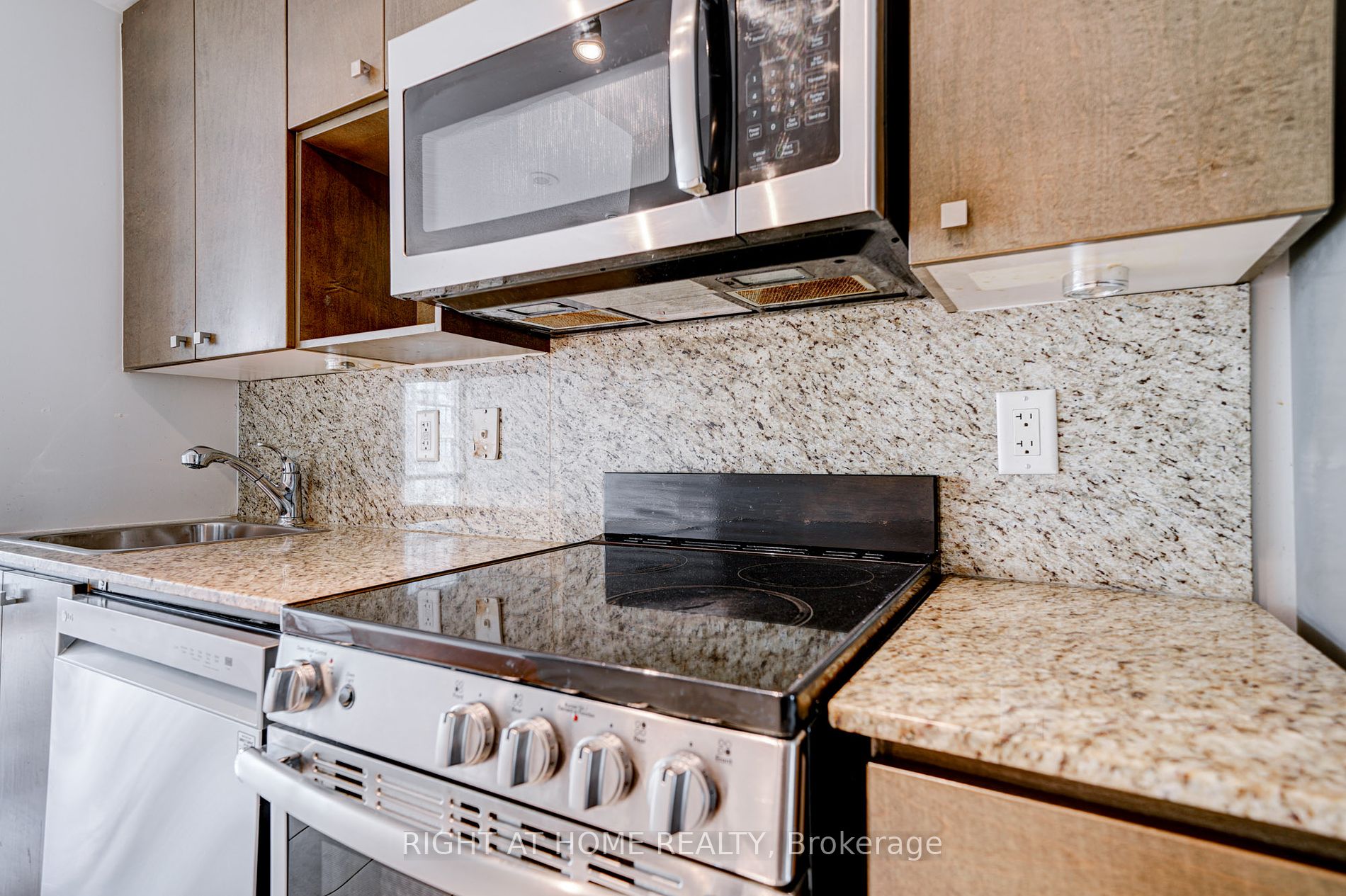 11 Brunel Crt, #3305