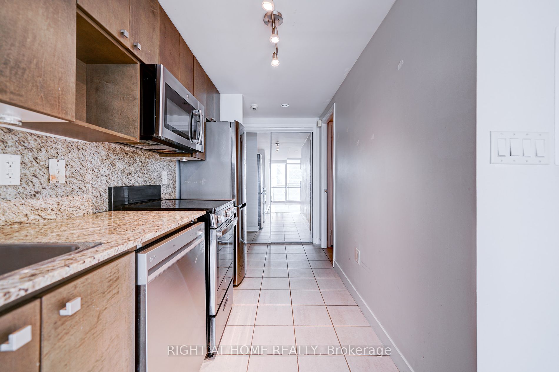 11 Brunel Crt, #3305