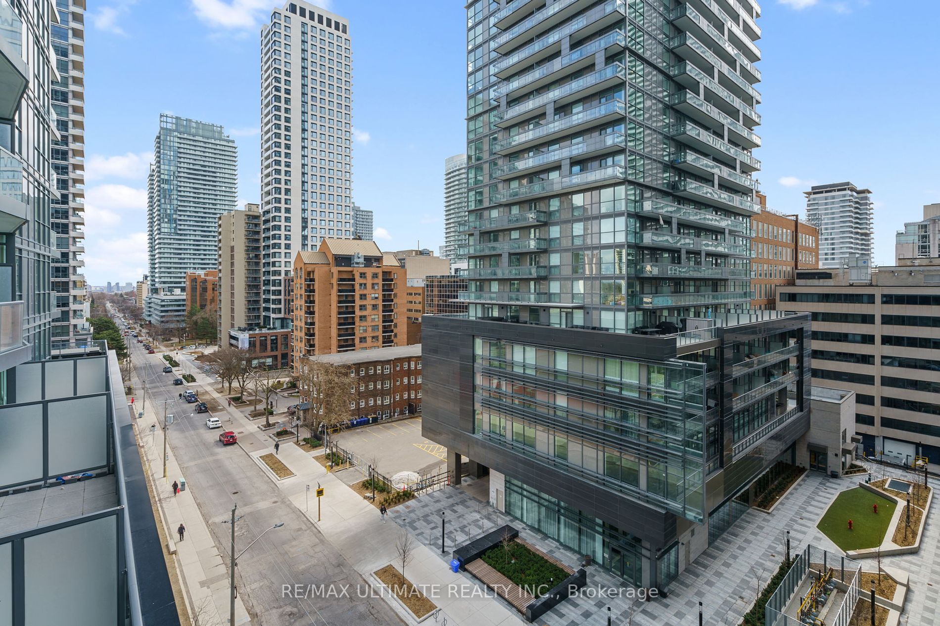 30 Roehampton Avenue, #802