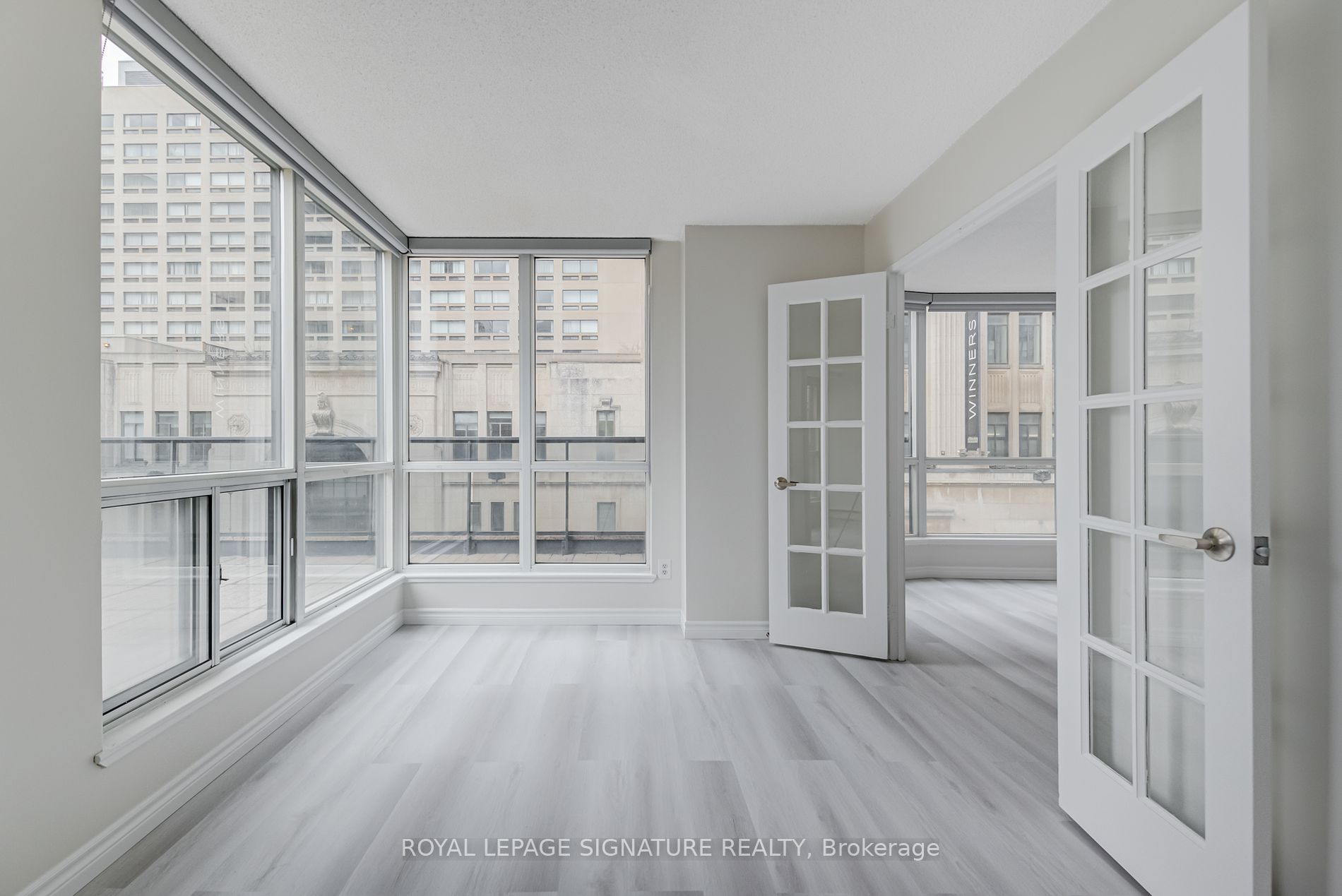7 Carlton St, #306