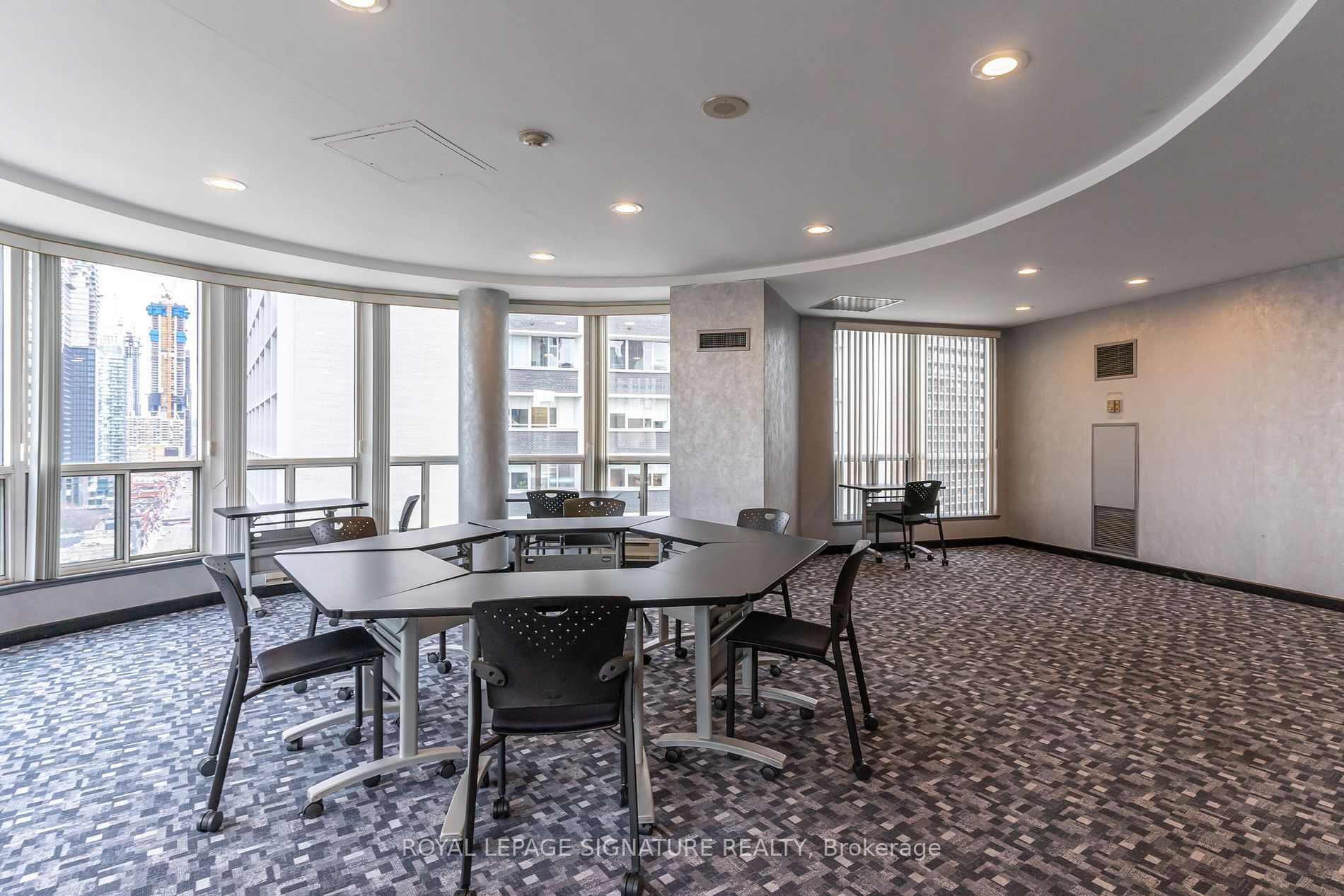 7 Carlton St, #306
