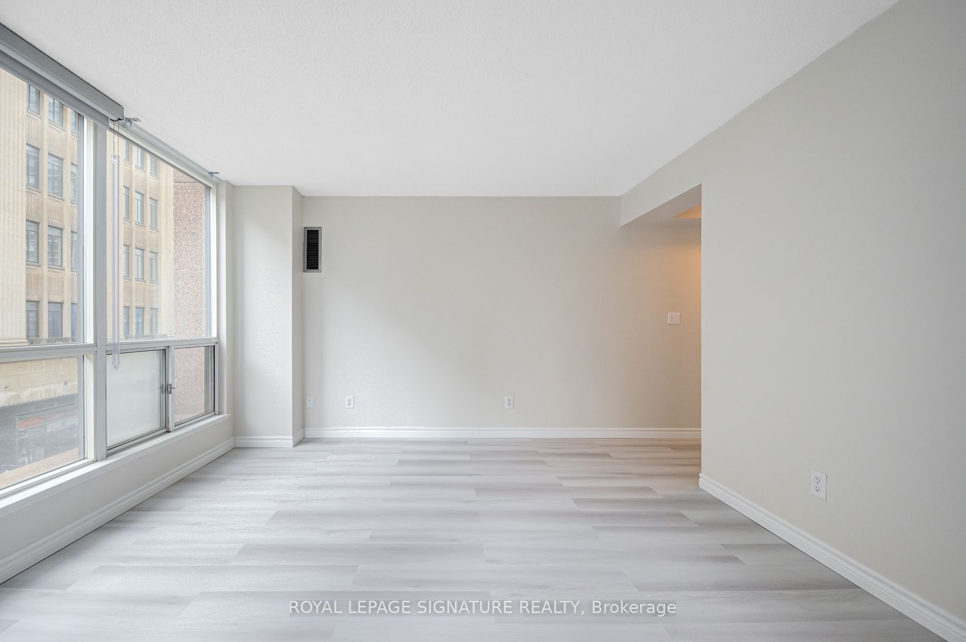 7 Carlton St, #306