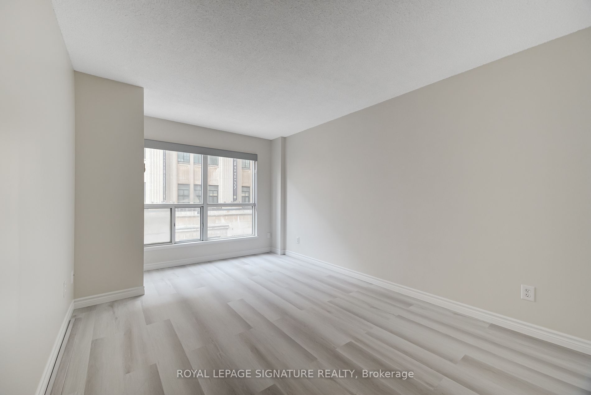 7 Carlton St, #306