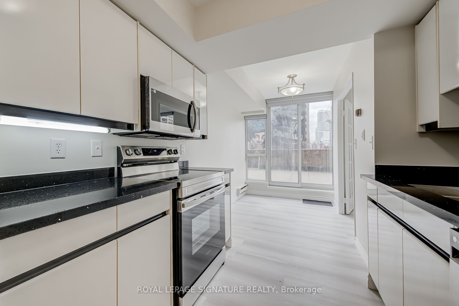 7 Carlton St, #306