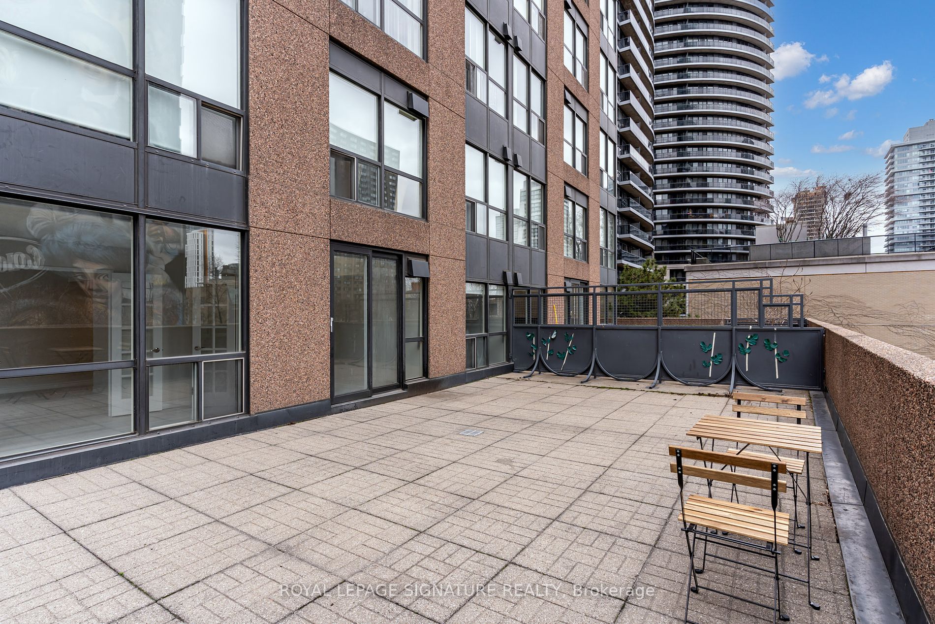 7 Carlton St, #306