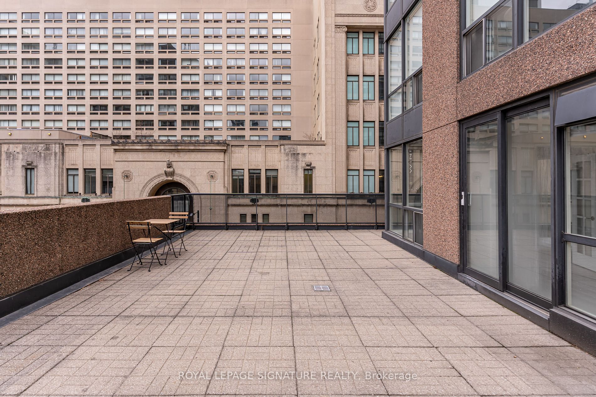 7 Carlton St, #306