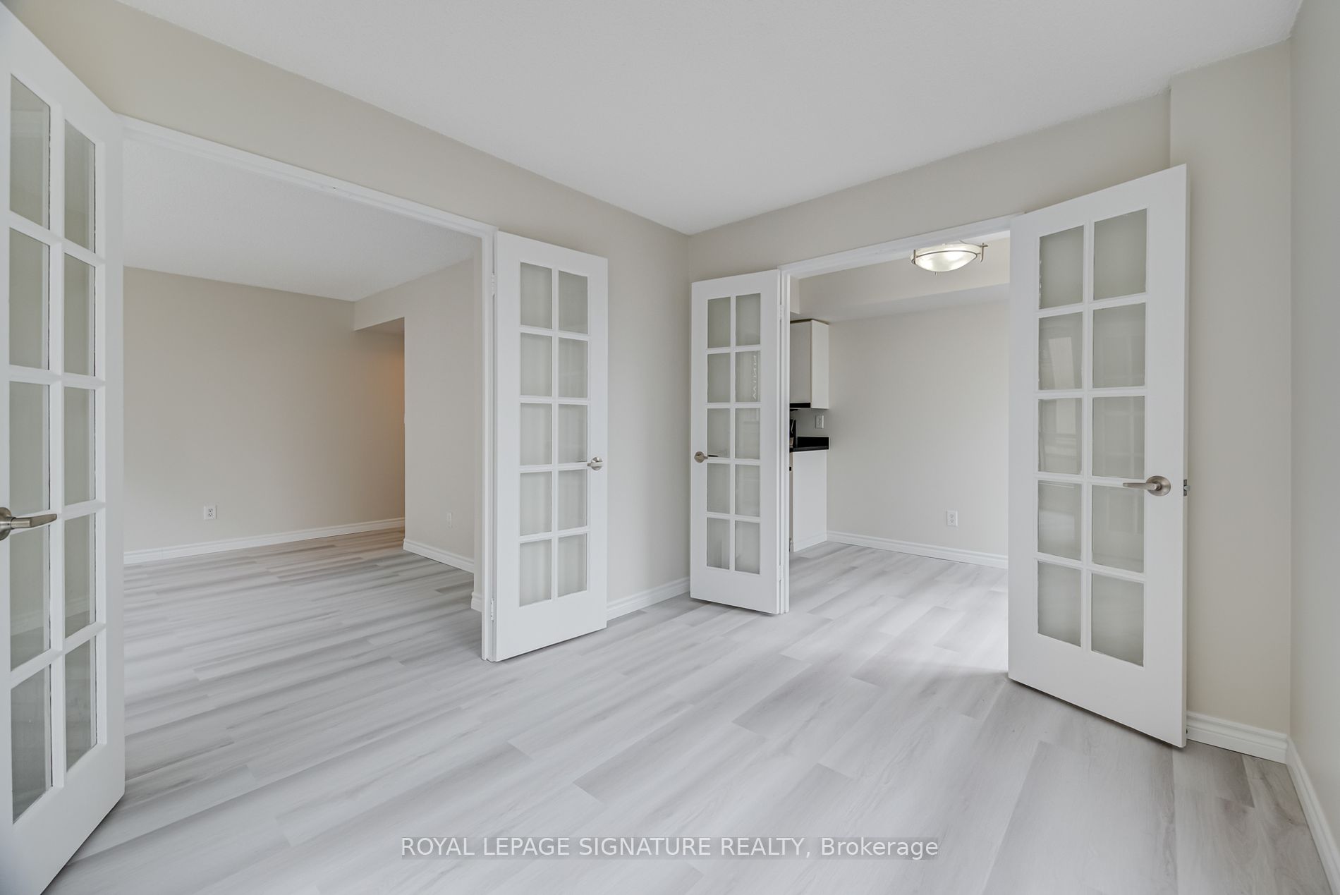 7 Carlton St, #306