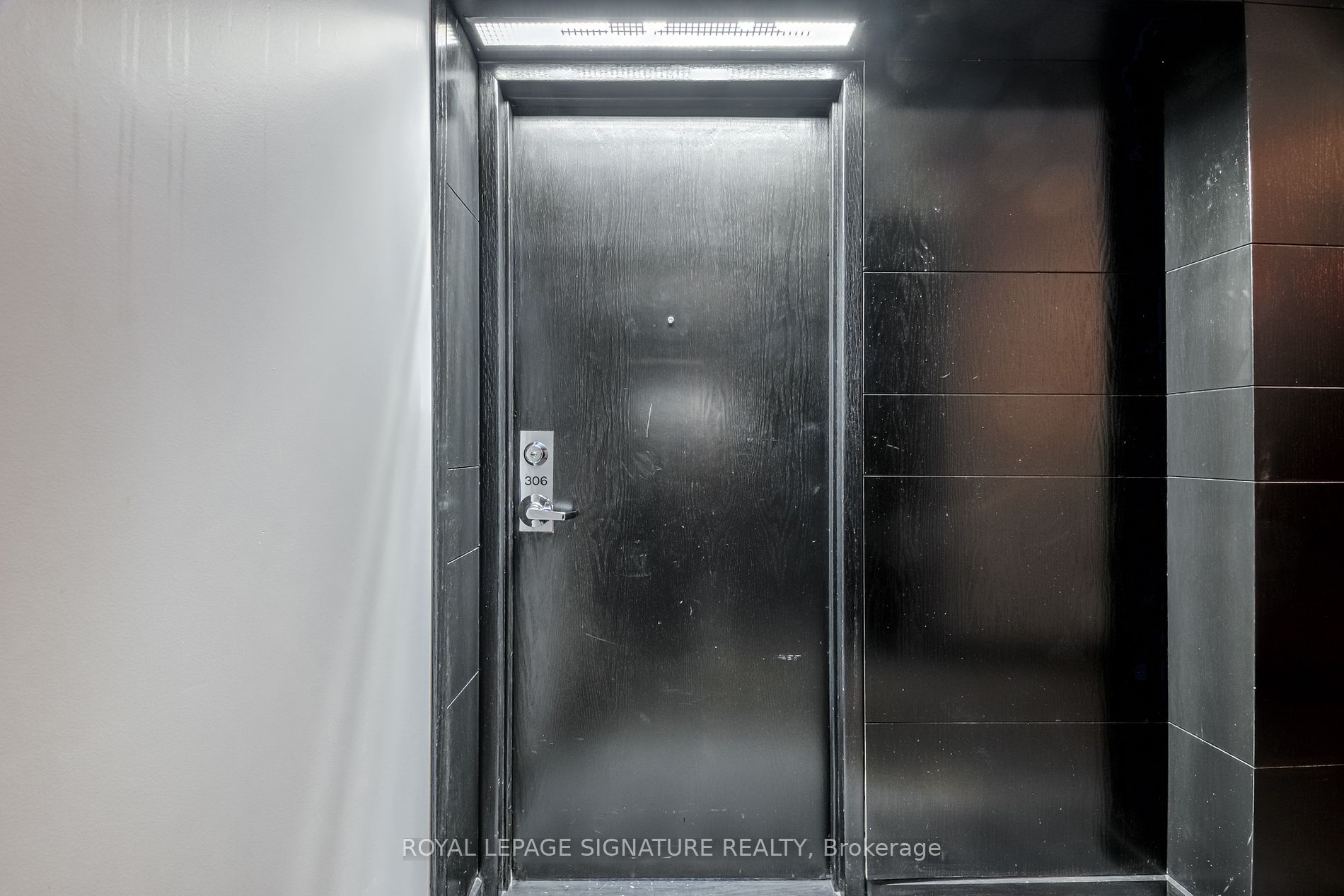 7 Carlton St, #306