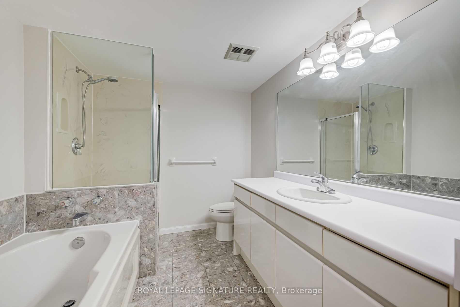 7 Carlton St, #306