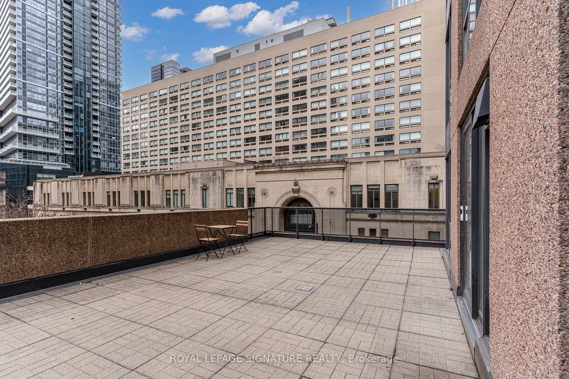 7 Carlton St, #306