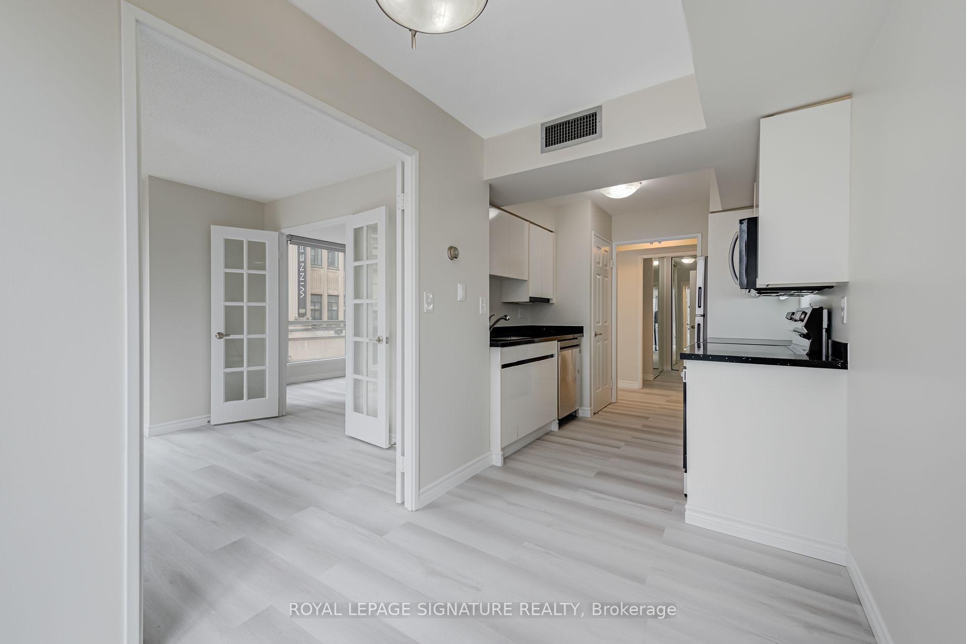 7 Carlton St, #306