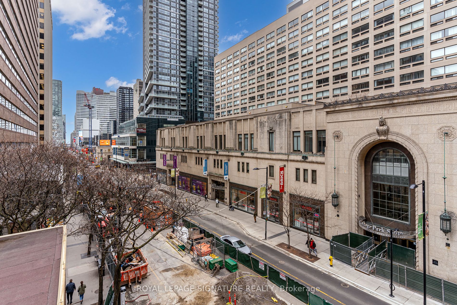 7 Carlton St, #306