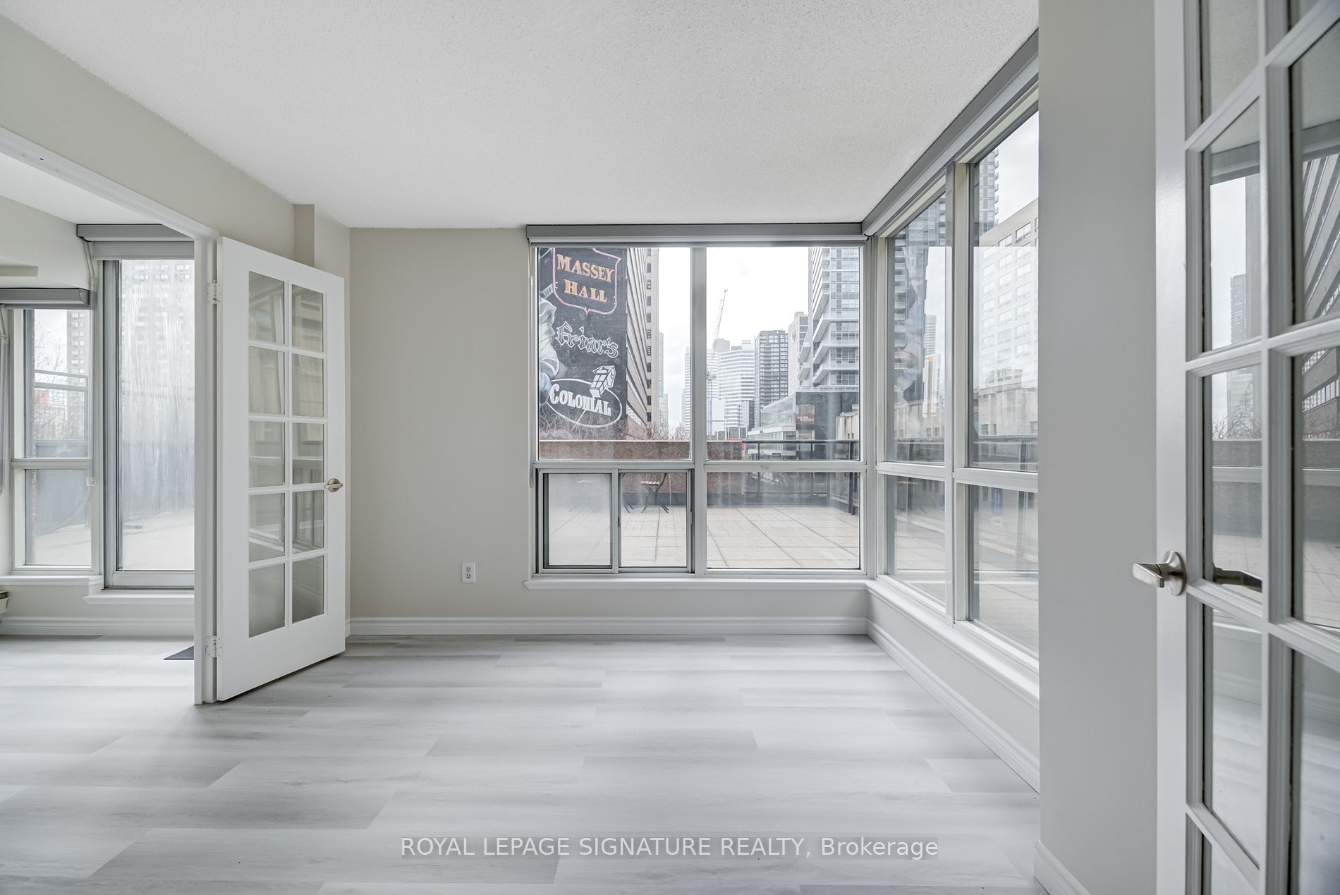 7 Carlton St, #306