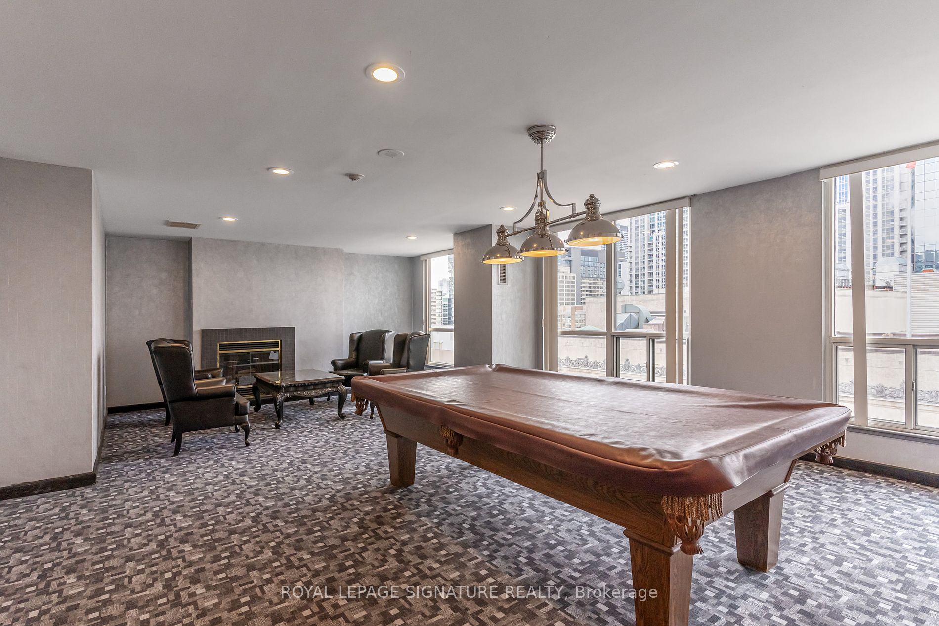7 Carlton St, #306