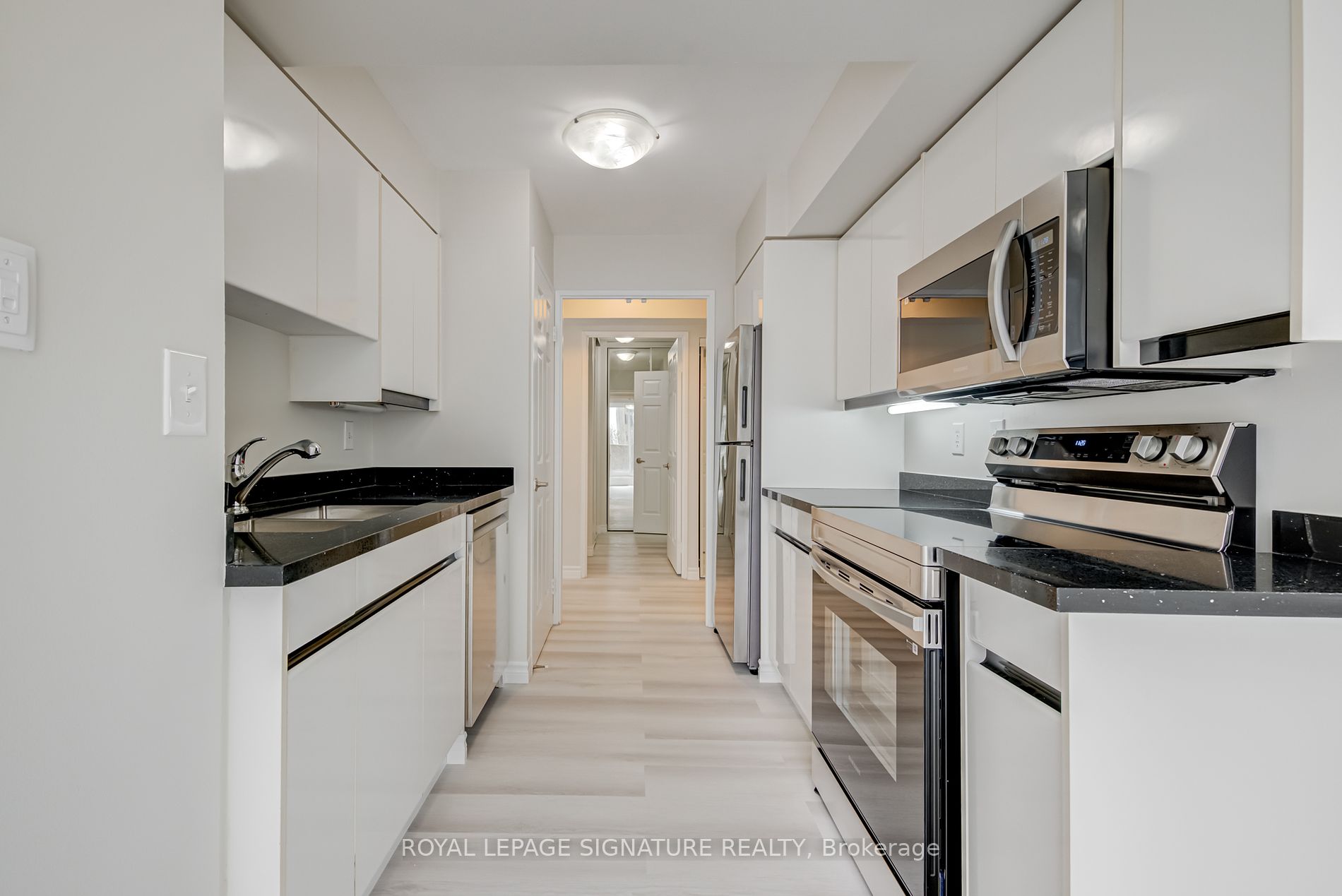 7 Carlton St, #306