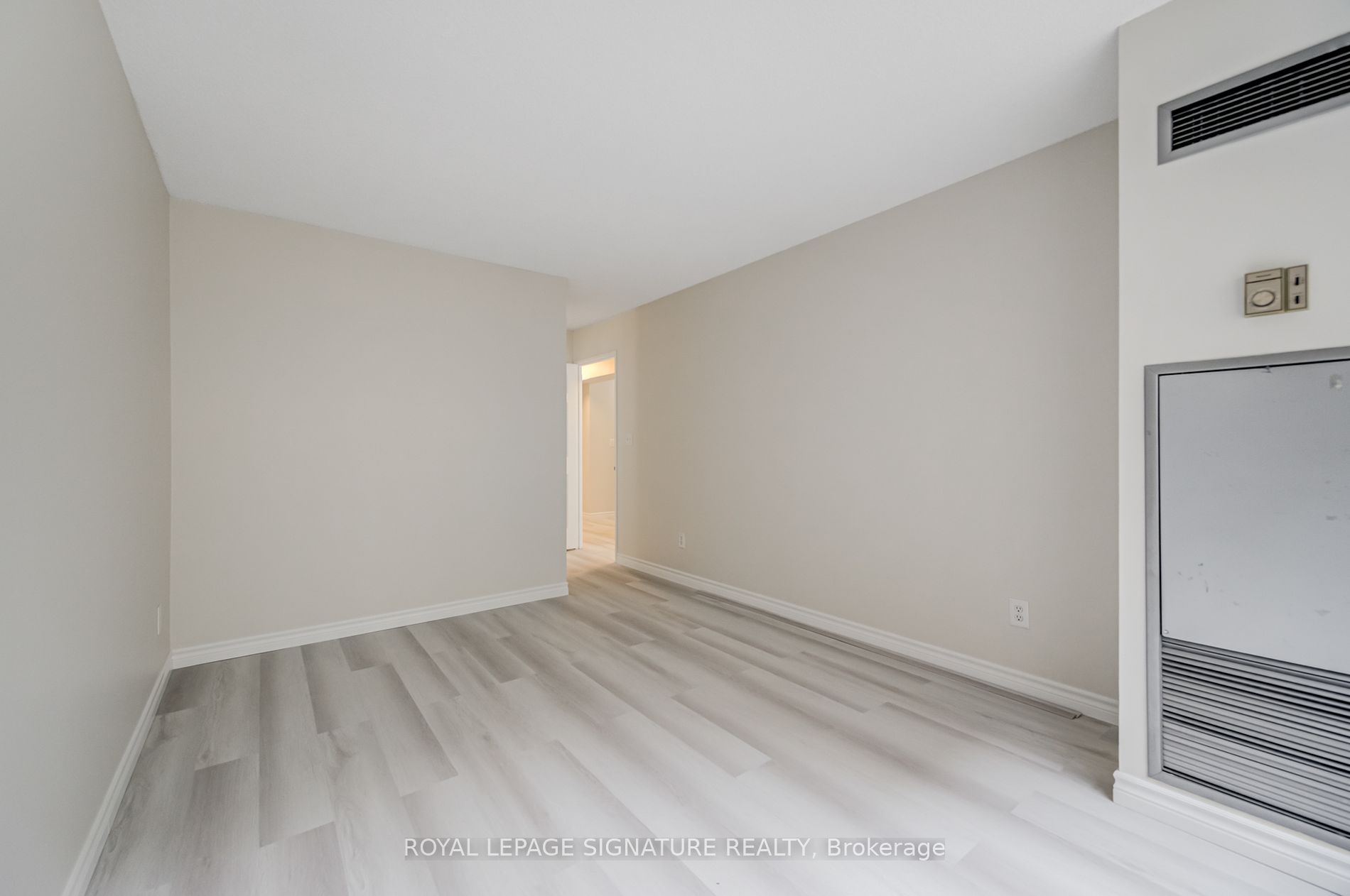 7 Carlton St, #306