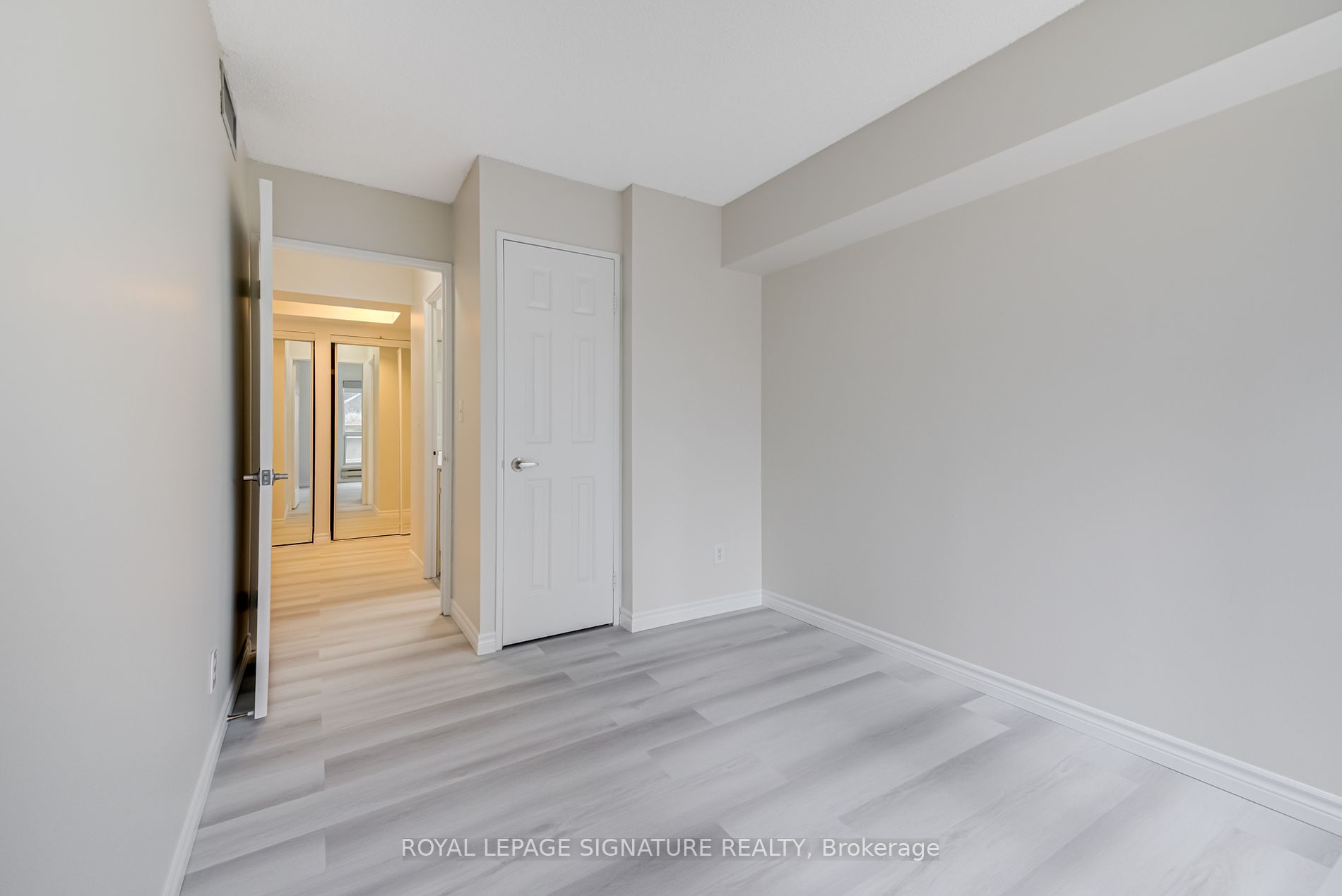 7 Carlton St, #306