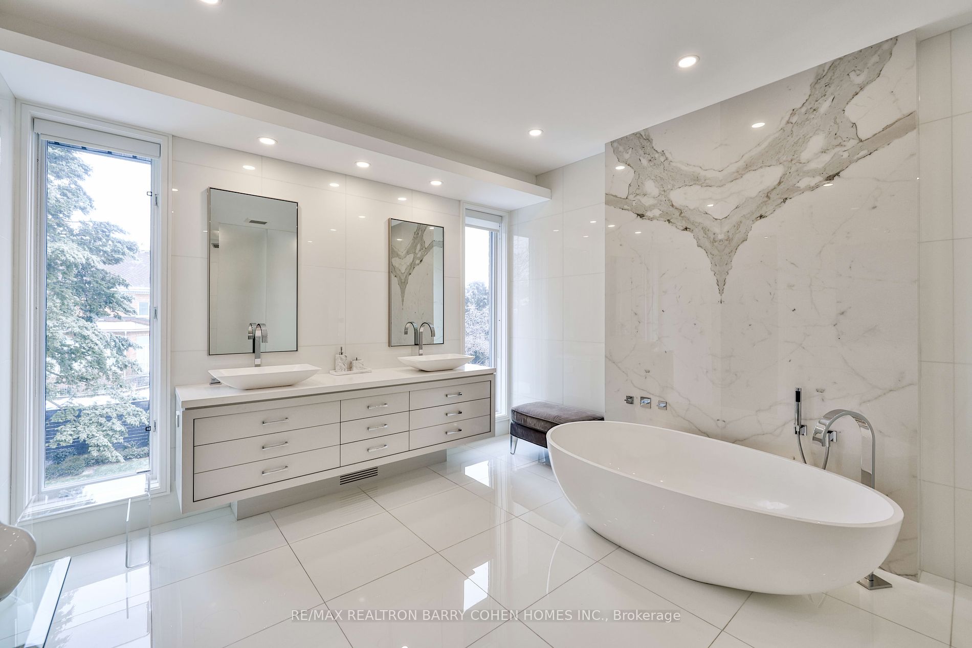 148 Highland Crescent