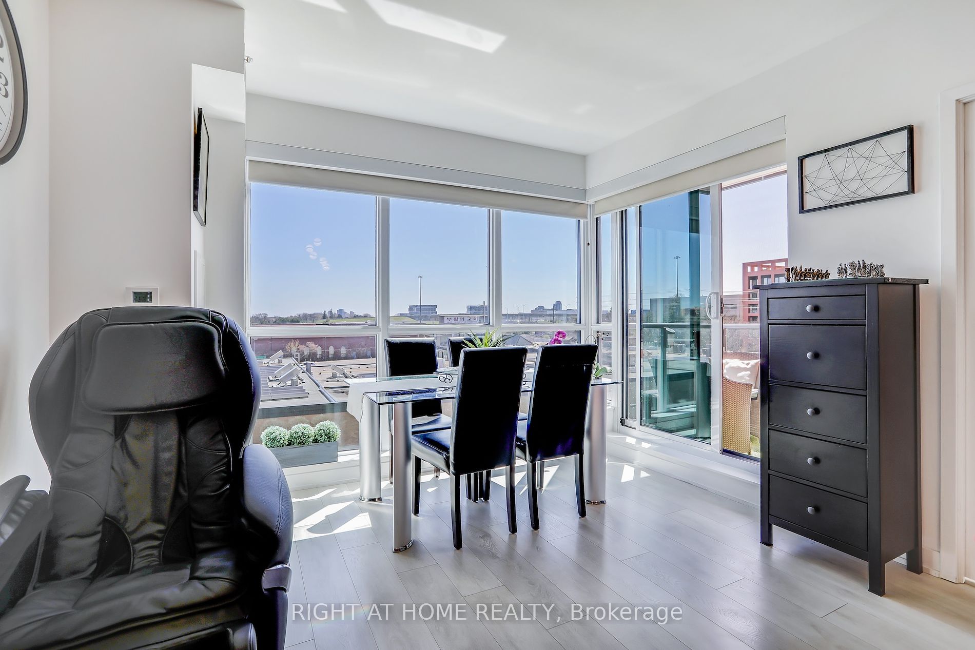 31 Tippett Road, #402