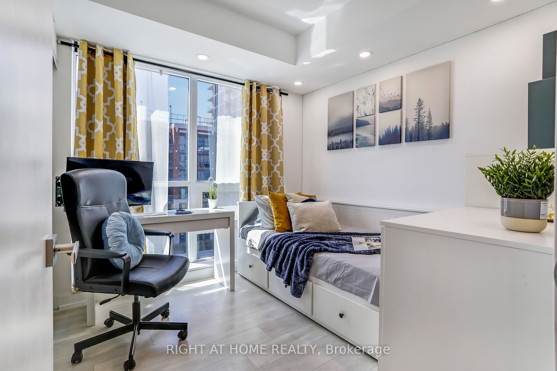 31 Tippett Road, #402