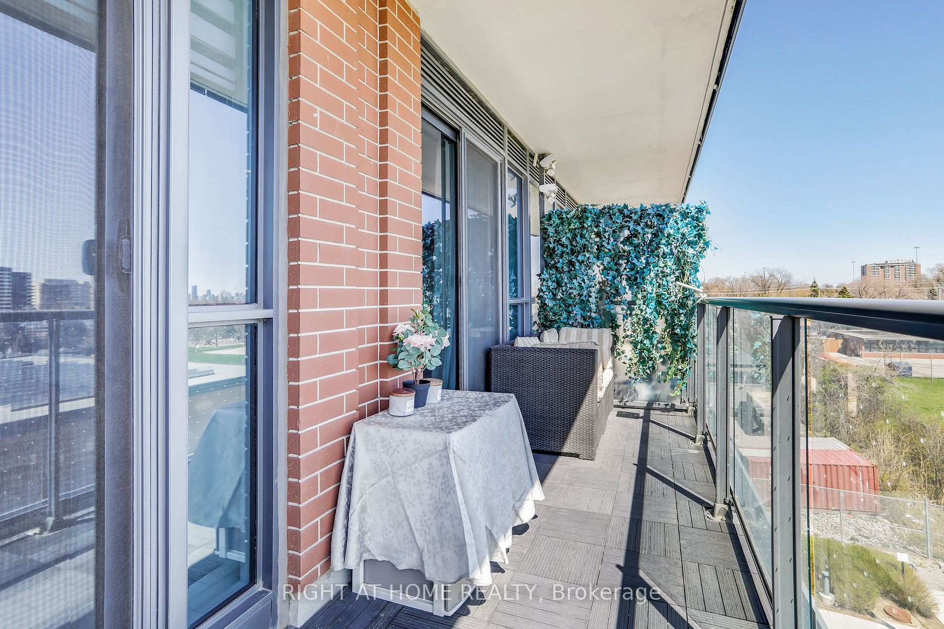31 Tippett Road, #402