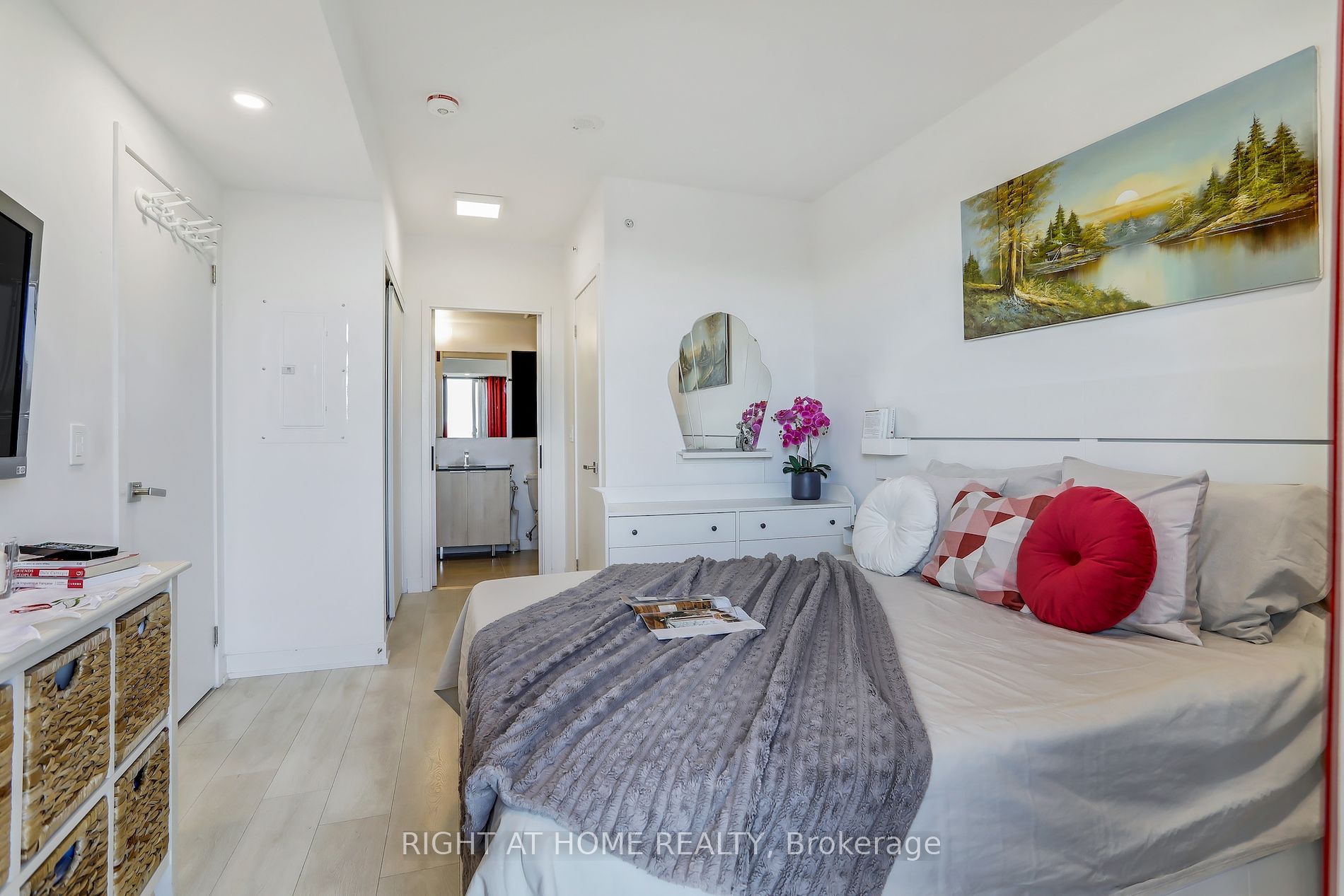 31 Tippett Road, #402