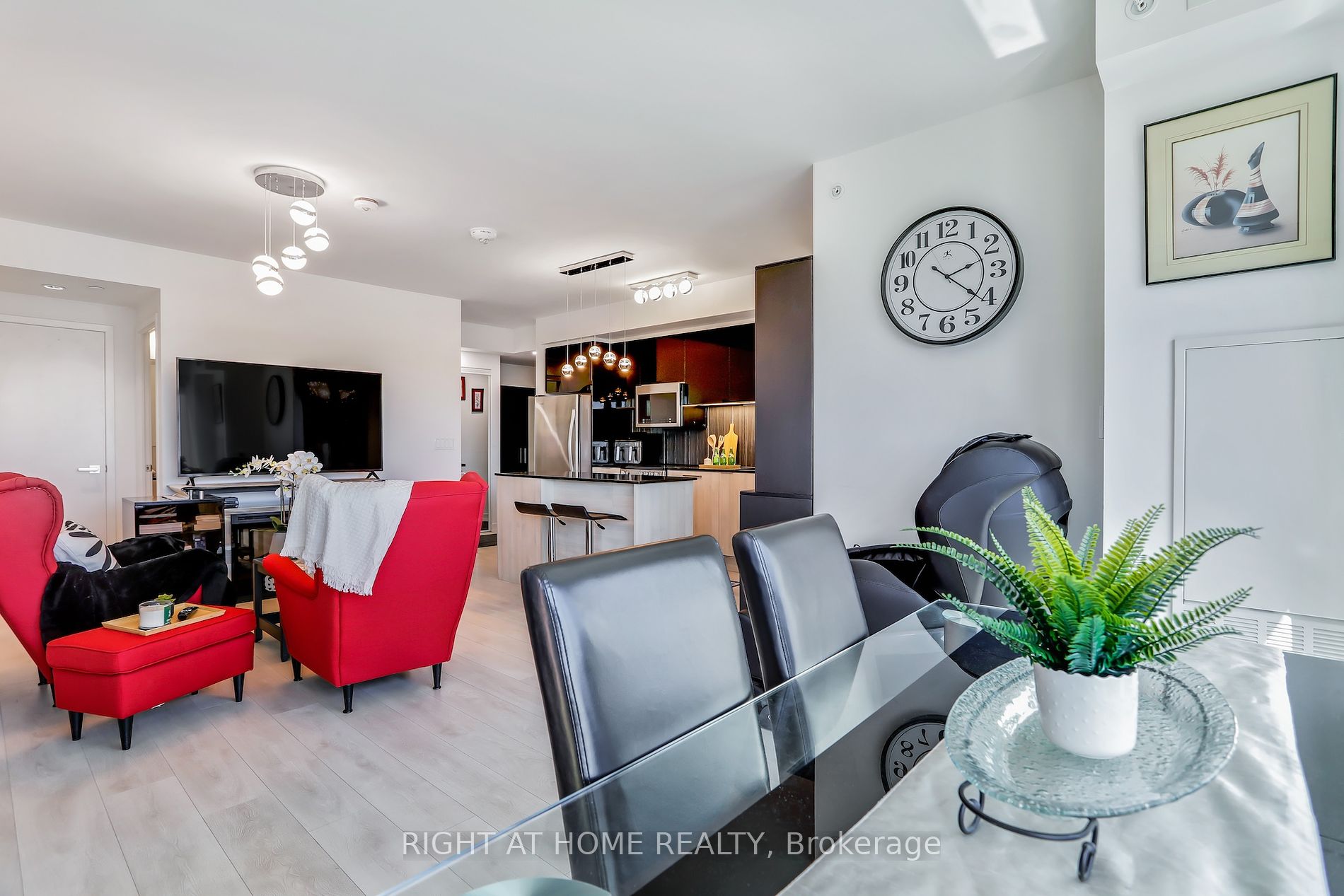 31 Tippett Road, #402
