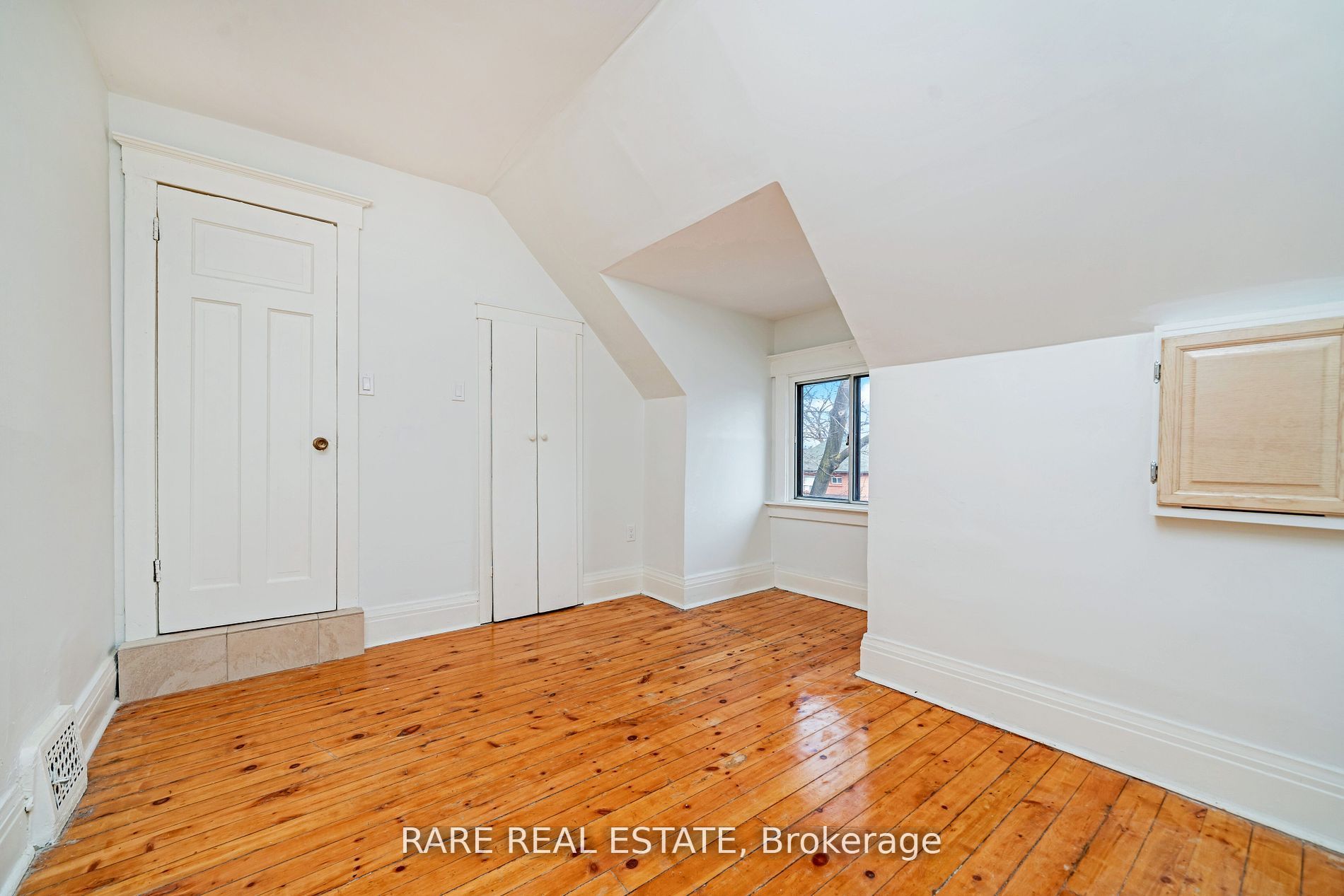 216 Oakwood Avenue