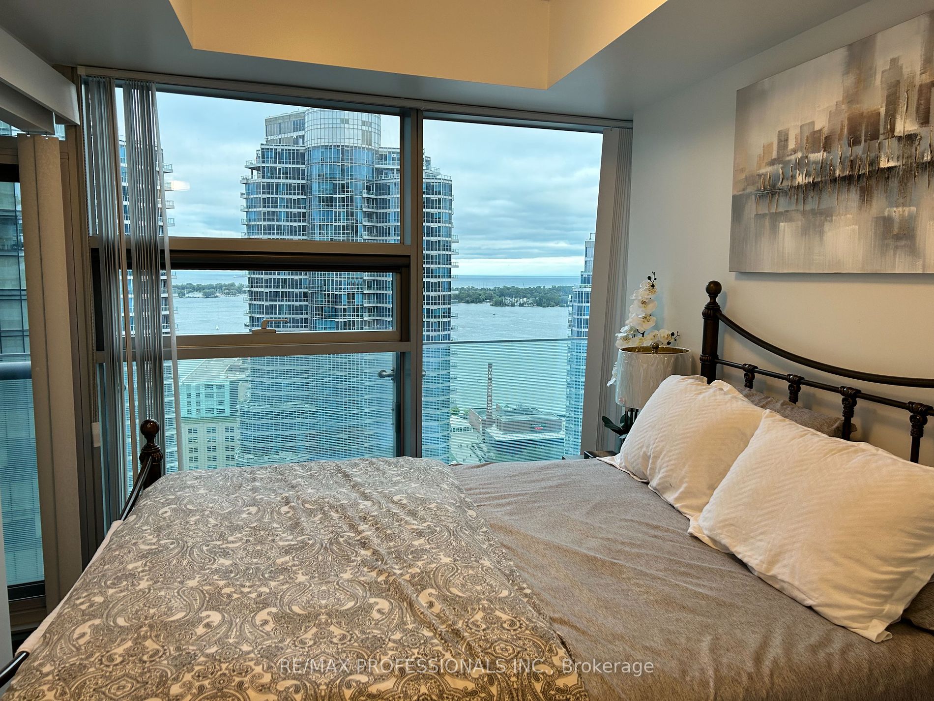 12 York Street #2503
