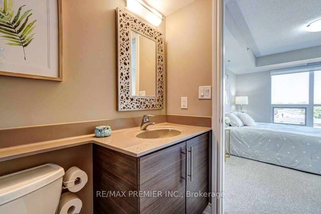 760 Sheppard Ave W, #515