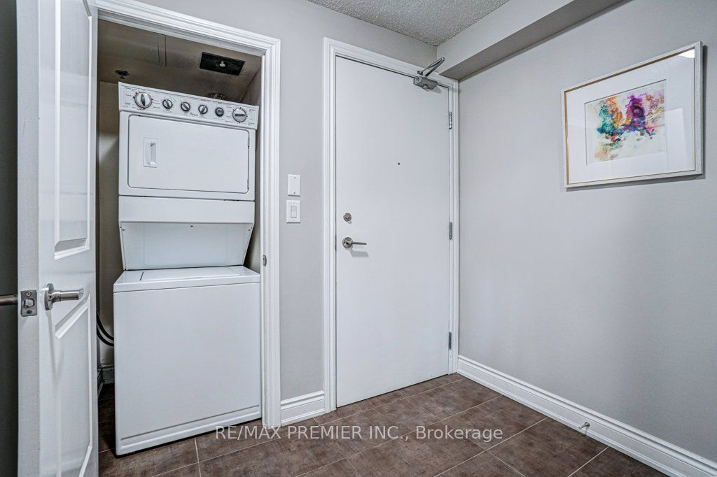 760 Sheppard Ave W, #515