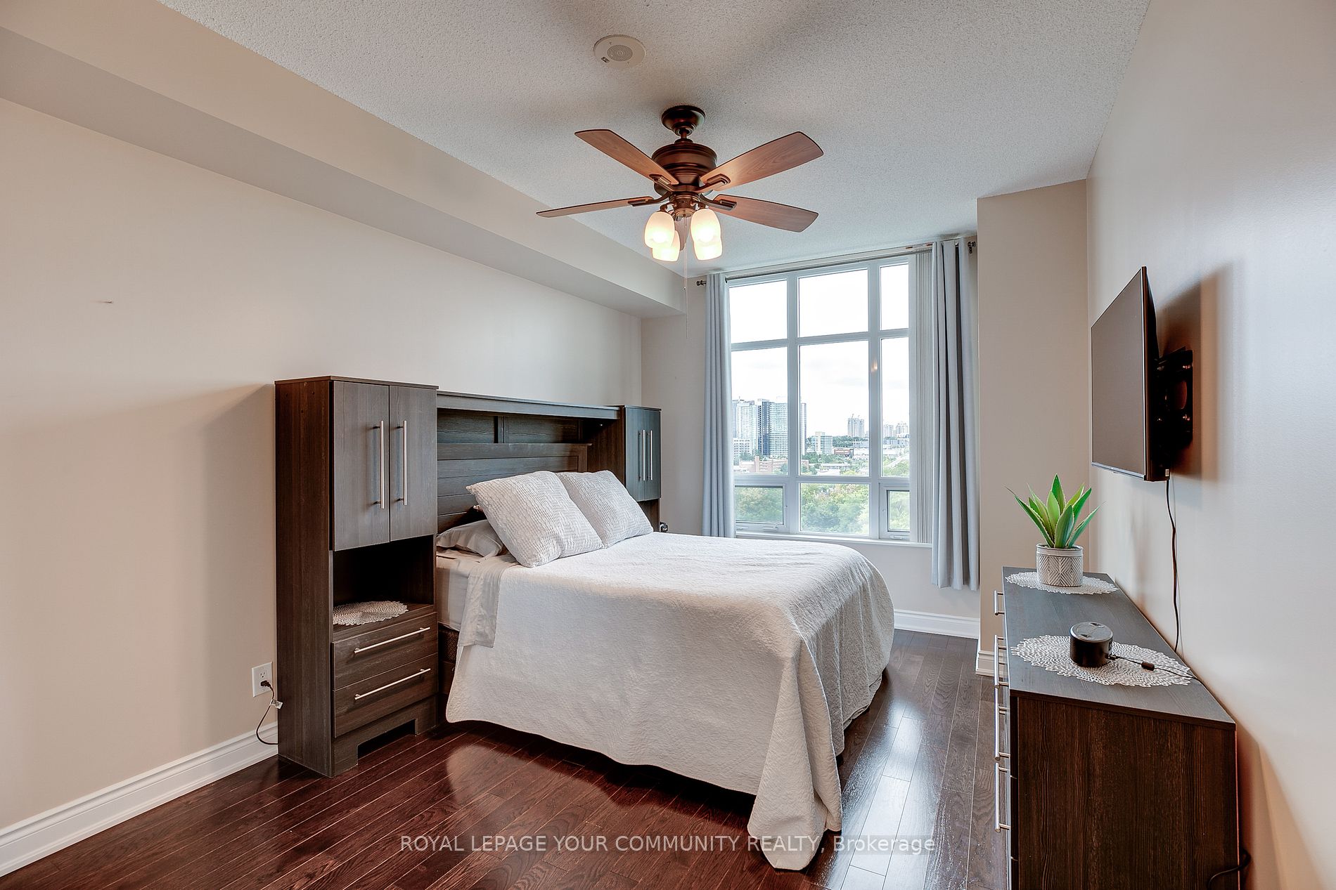 10 Bloorview Pl, #1012