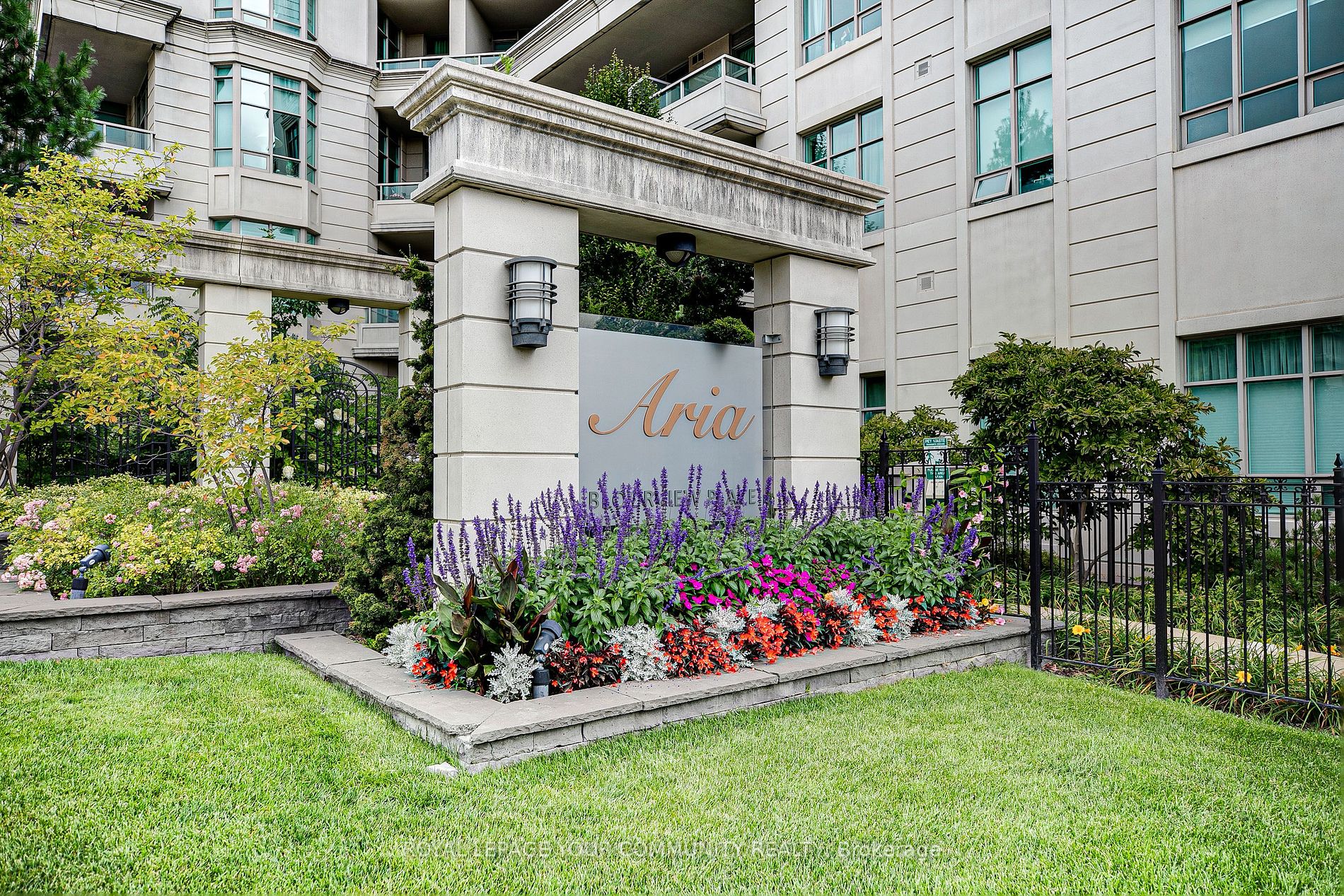 10 Bloorview Pl, #1012