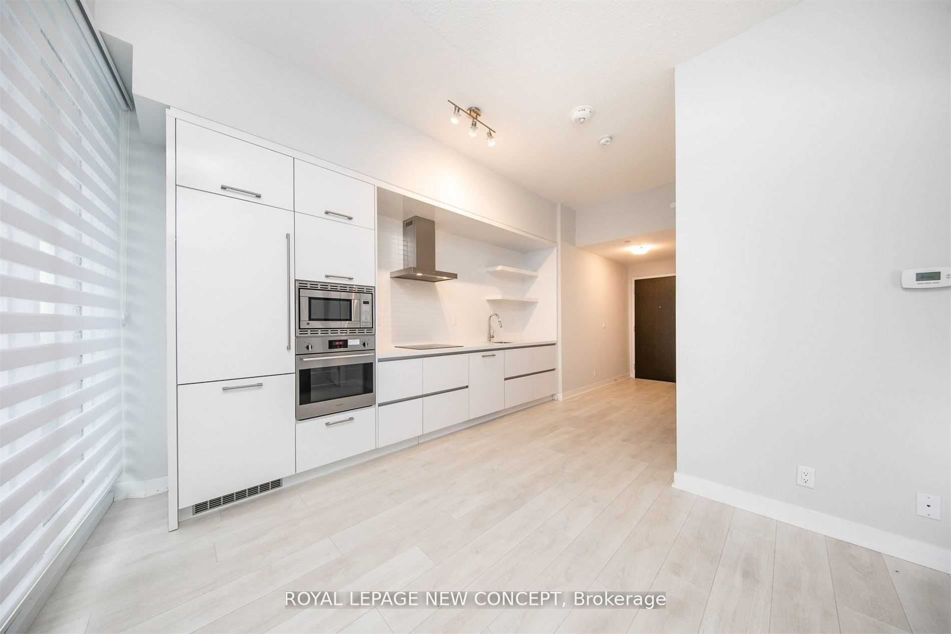 2221 Yonge St, #3006