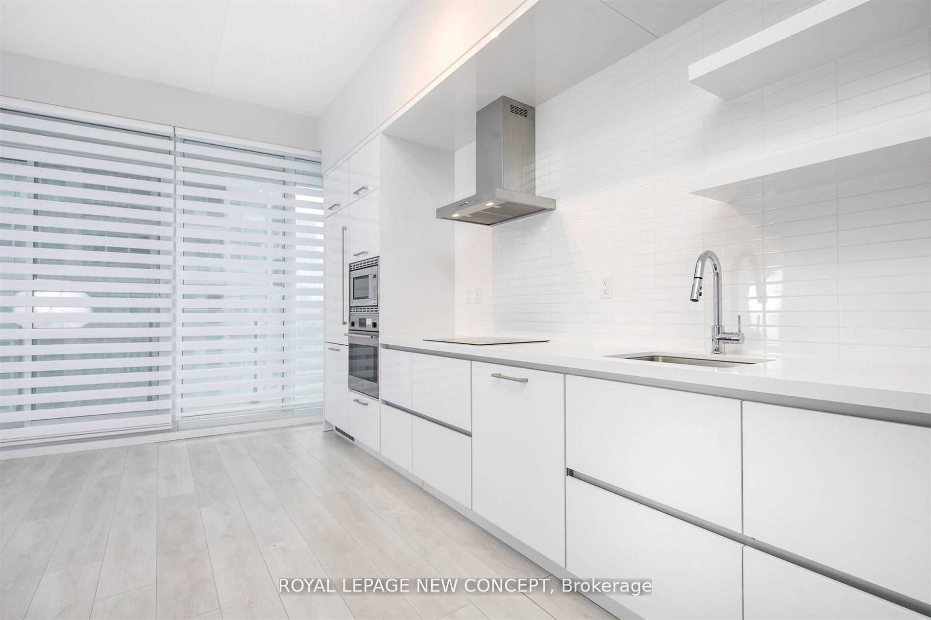 2221 Yonge St, #3006