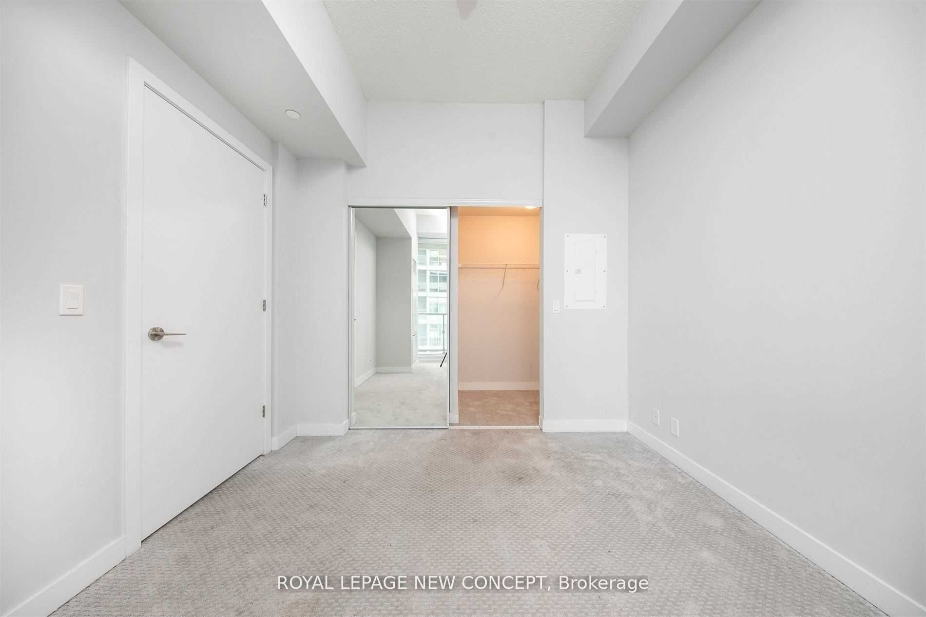 2221 Yonge St, #3006