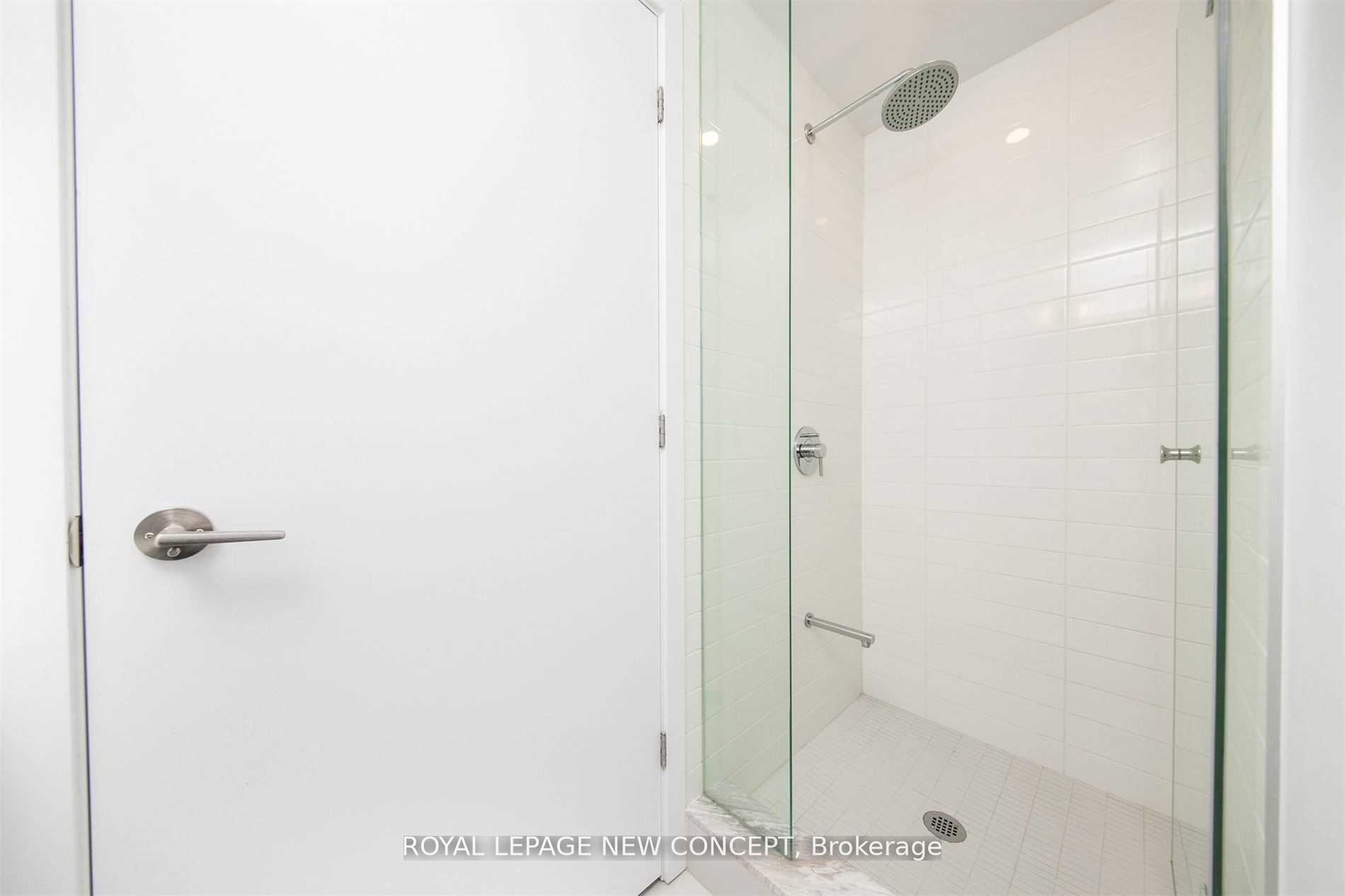 2221 Yonge St, #3006