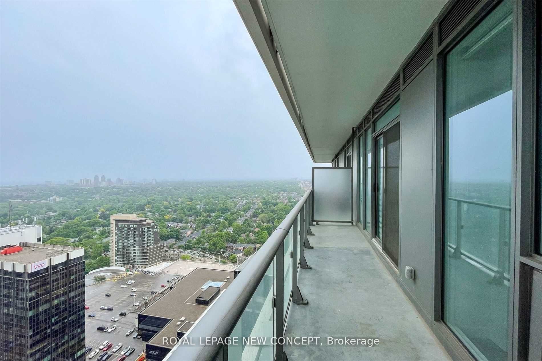 2221 Yonge St, #3006