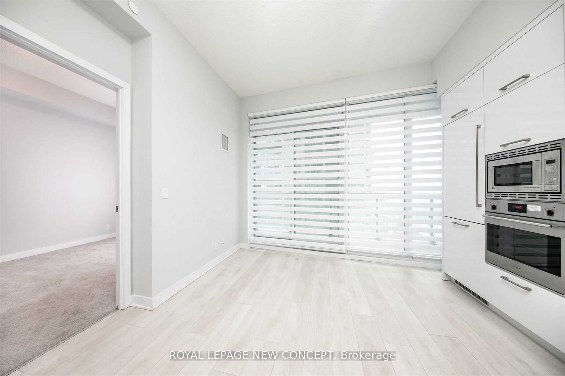 2221 Yonge St, #3006