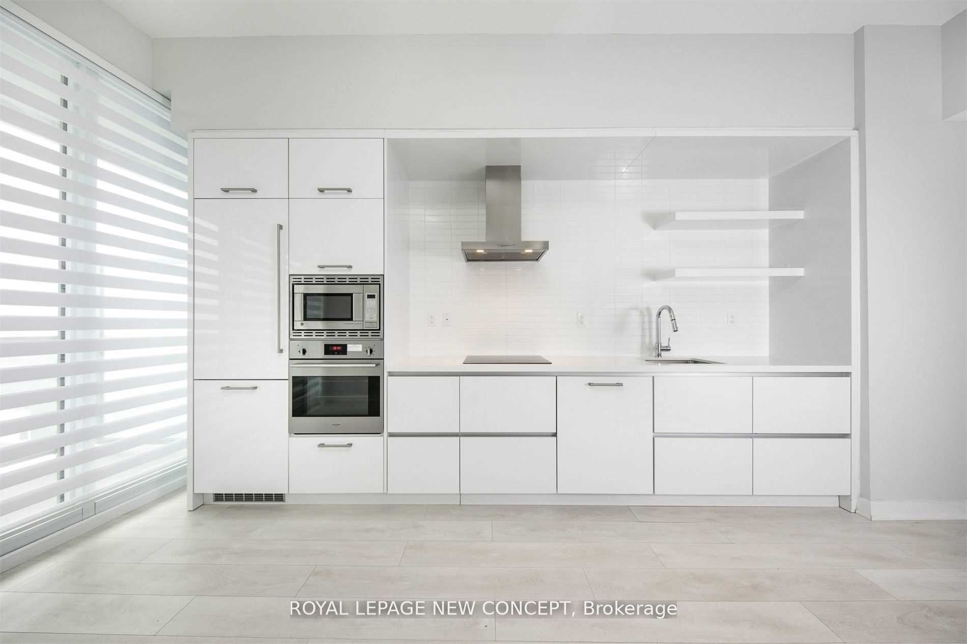 2221 Yonge St, #3006