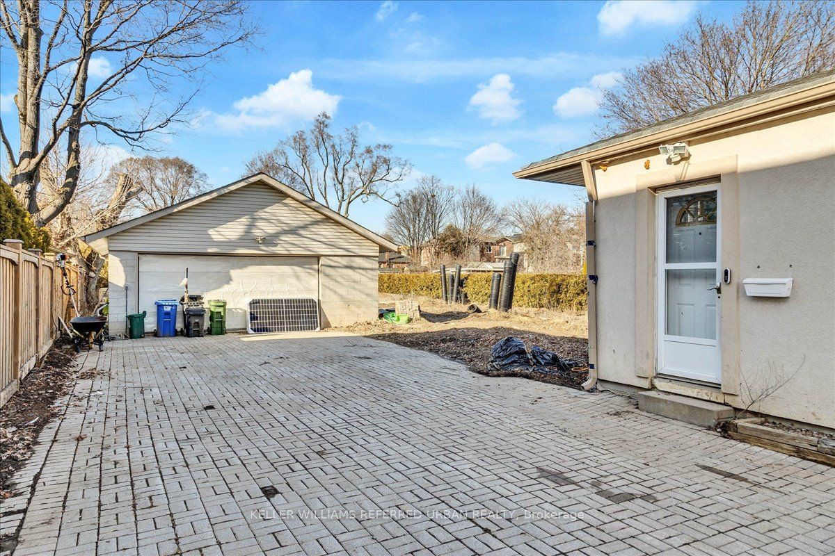 286 Churchill Avenue