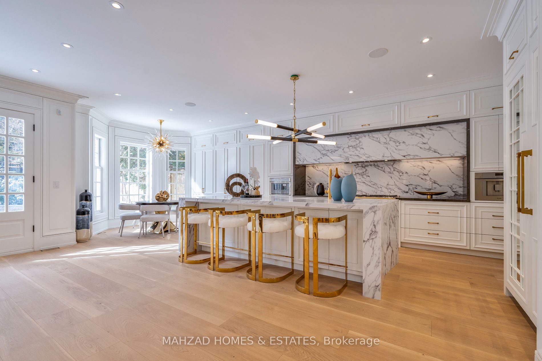 230 Dunvegan Rd