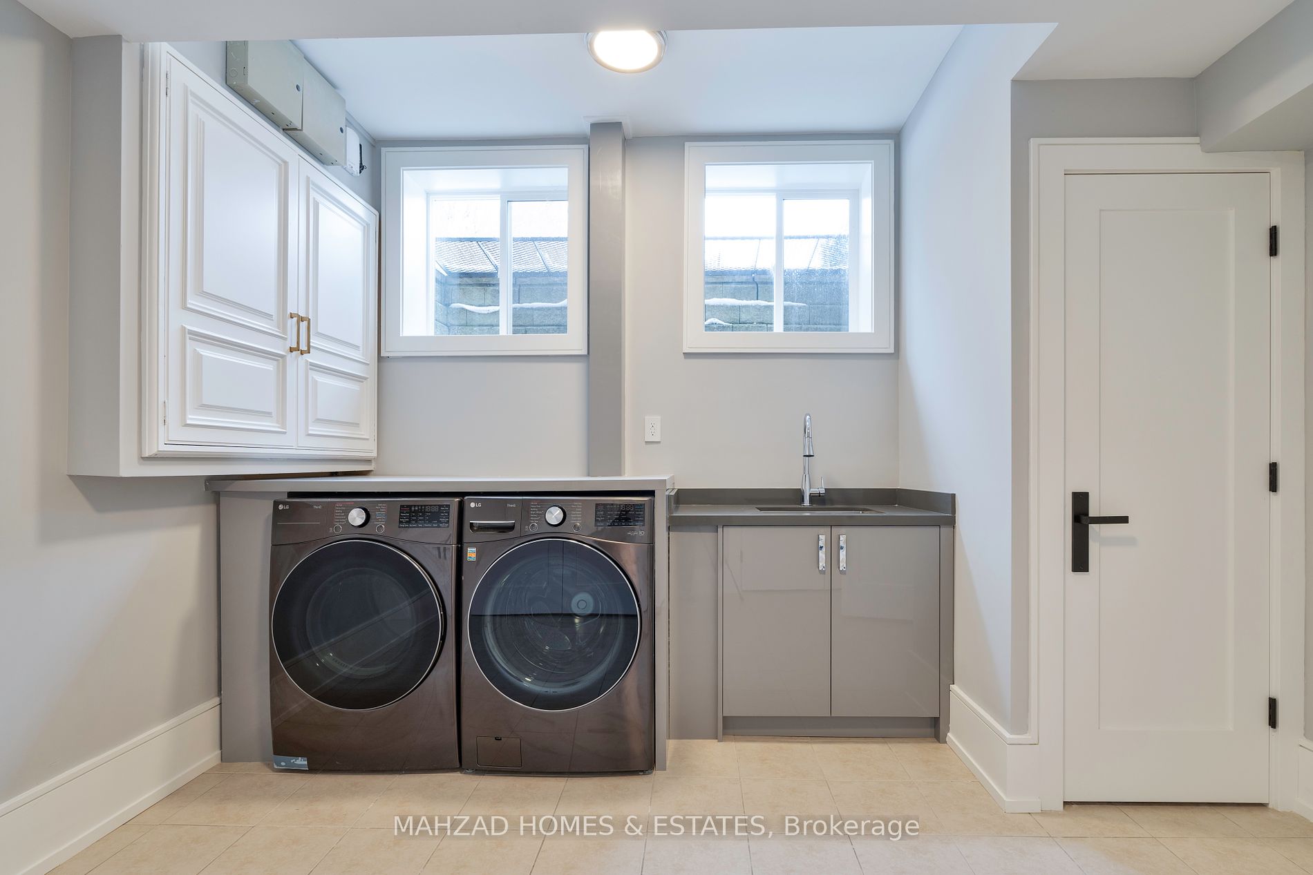 230 Dunvegan Rd